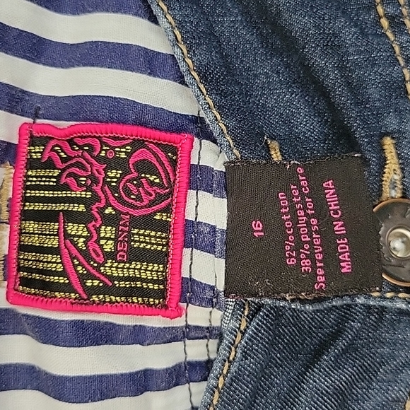 Torrid HI waist pleated dark denim shorts. - Picture 7 of 7